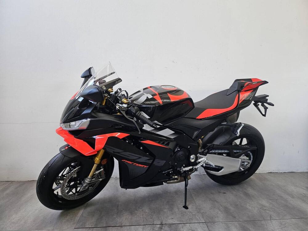 Aprilia RSV4 1100 Factory (2025) (2)