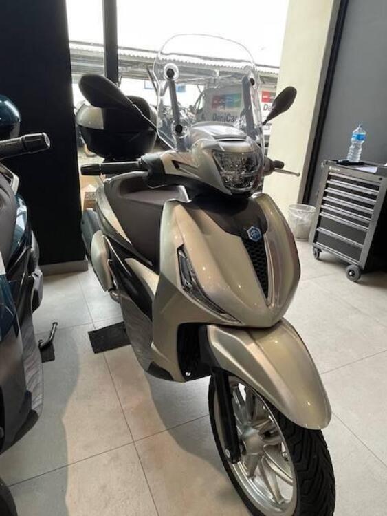 Piaggio Beverly 400 (2025)