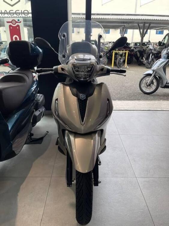 Piaggio Beverly 400 (2025) (4)