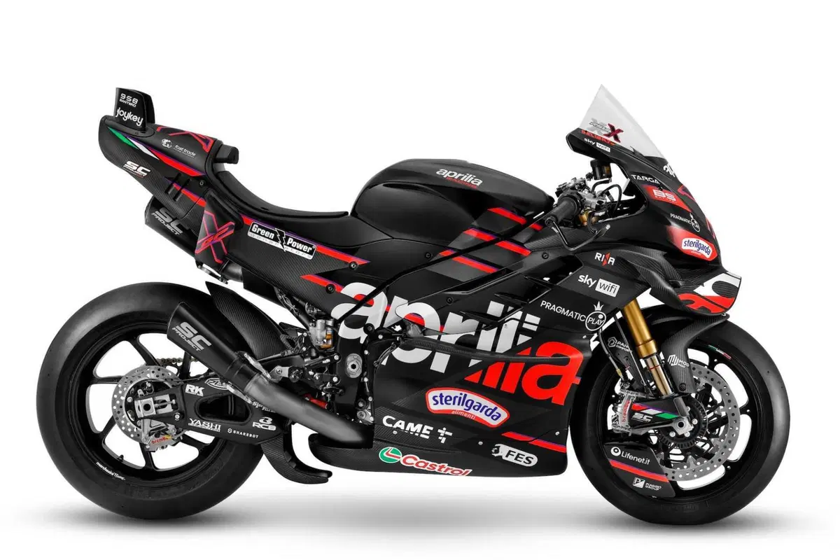  Aprilia RSV4 X-GP...adrenalina a mille! (4)