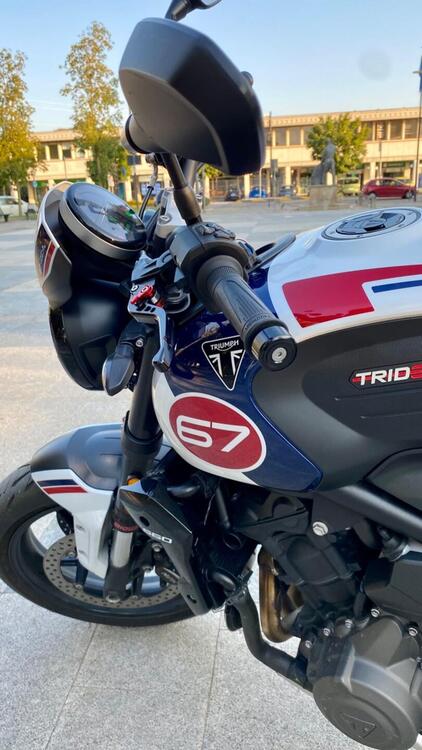 Triumph Trident 660 Triple Tribute Edition (2024) (2)
