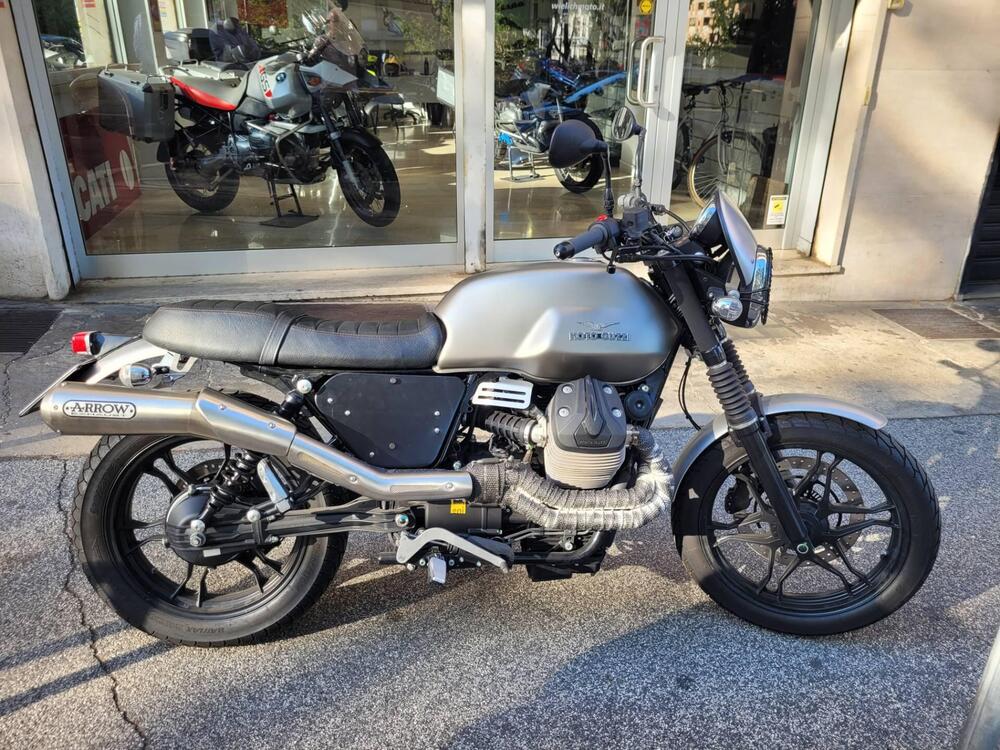 Moto Guzzi V7 II Stone (2015 - 17) (3)
