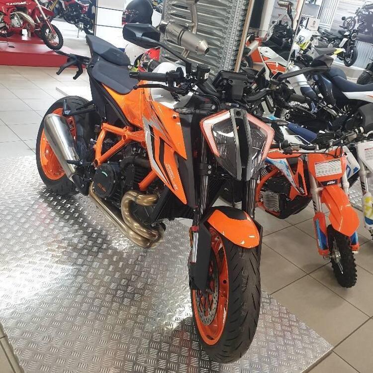 KTM 1290 Super Duke R (2022 - 23) (2)