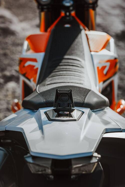 KTM 690 Enduro R (2026) (4)