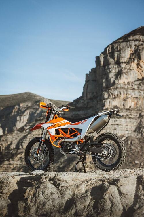 KTM 690 Enduro R (2026) (2)