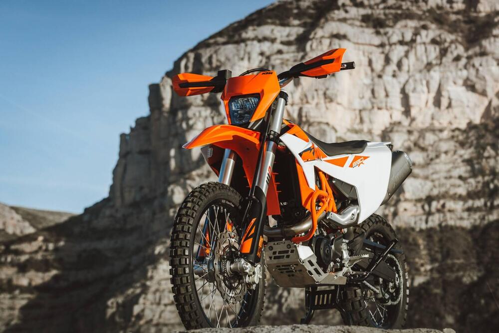 KTM 690 Enduro R (2026) (3)