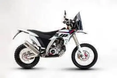 AJP PR7 650 Adventure (2021 - 24) nuova