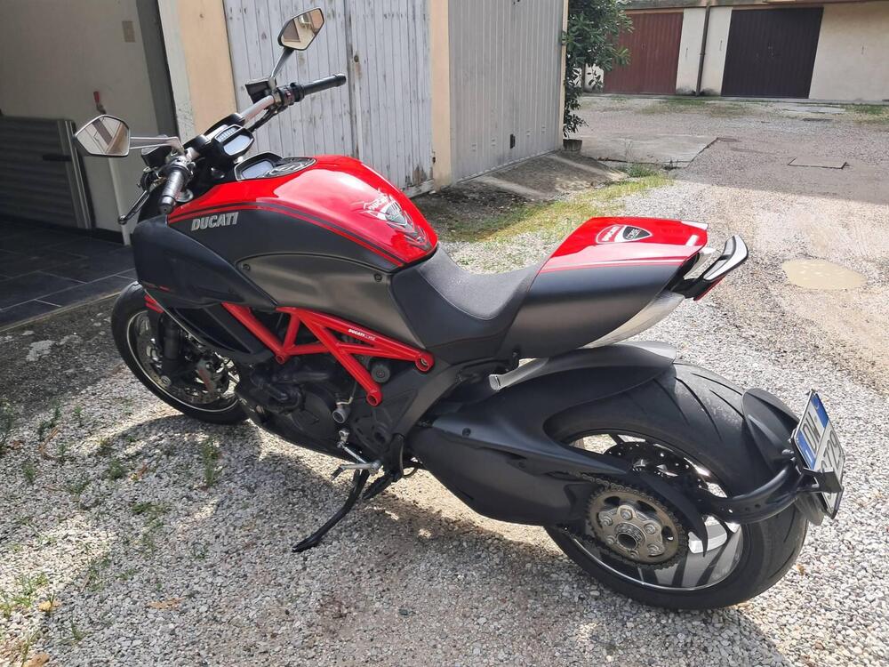Ducati Diavel 1200 Carbon (2010 - 13) (2)