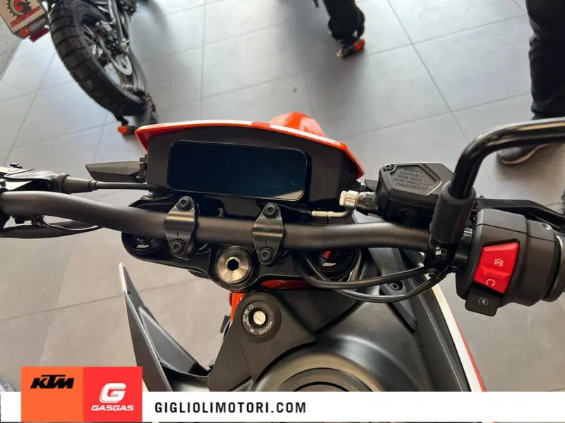 KTM 390 SMC R (2025 - 26) (3)