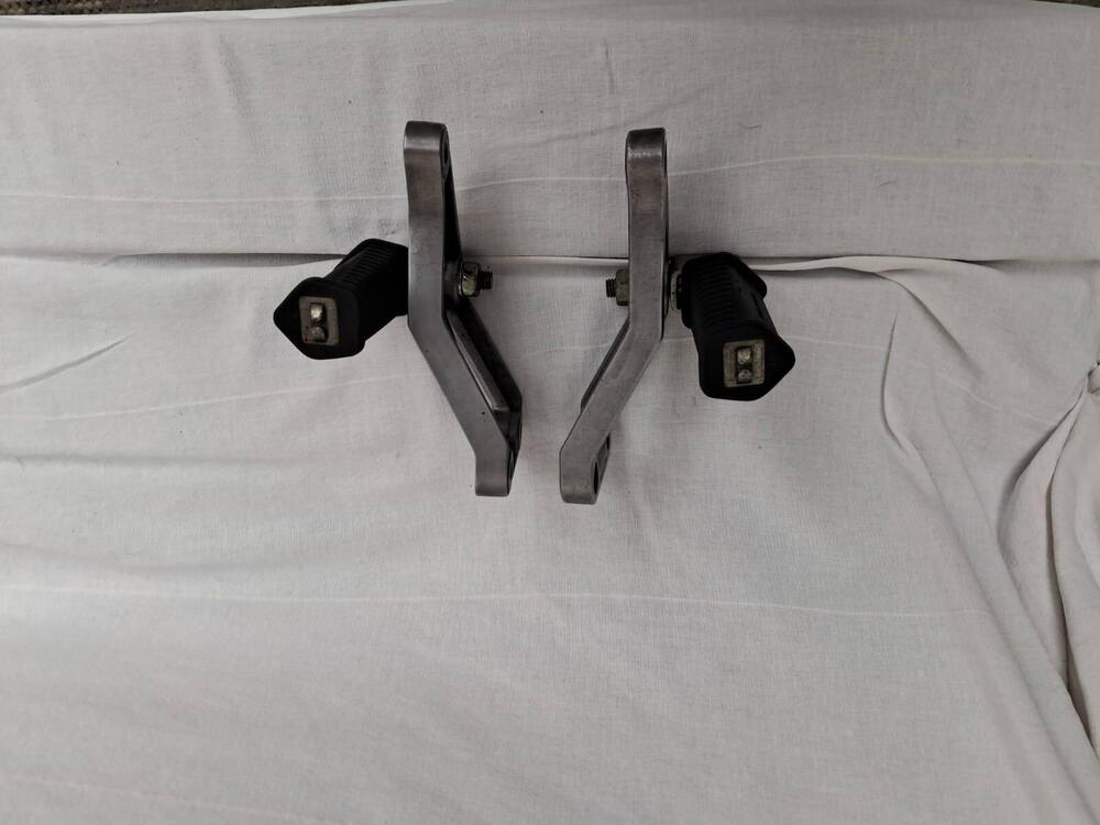PEDANE E SUPPORTI POSTERIORI V7 RACER MOTO GUZ Moto Guzzi (2)