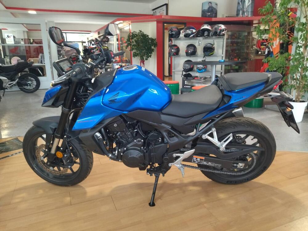 Honda CB 750 Hornet (2025) (2)