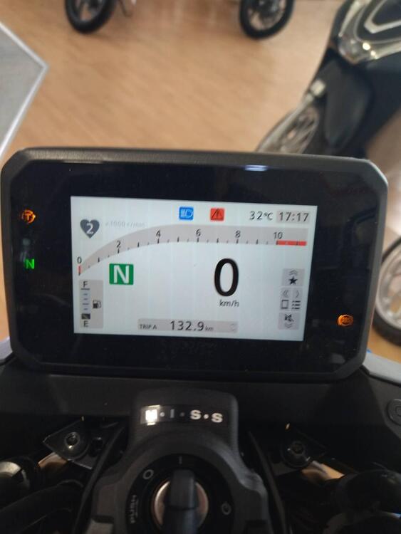 Honda CB 750 Hornet (2025) (3)