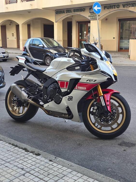 Yamaha YZF R1 World GP 60th Anniversary (2022 - 23)