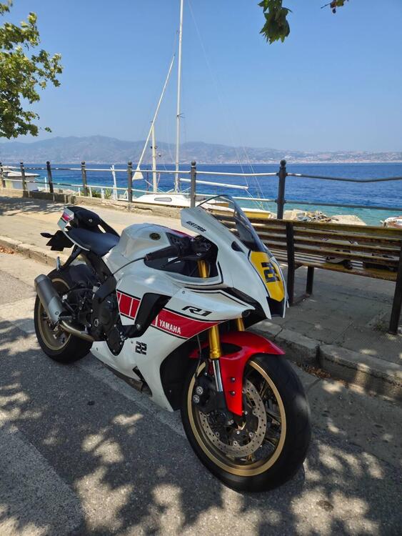 Yamaha YZF R1 World GP 60th Anniversary (2022 - 23) (2)