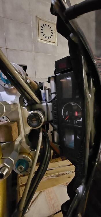 Aprilia Tuono 1000 R Factory (2004 - 05) (2)