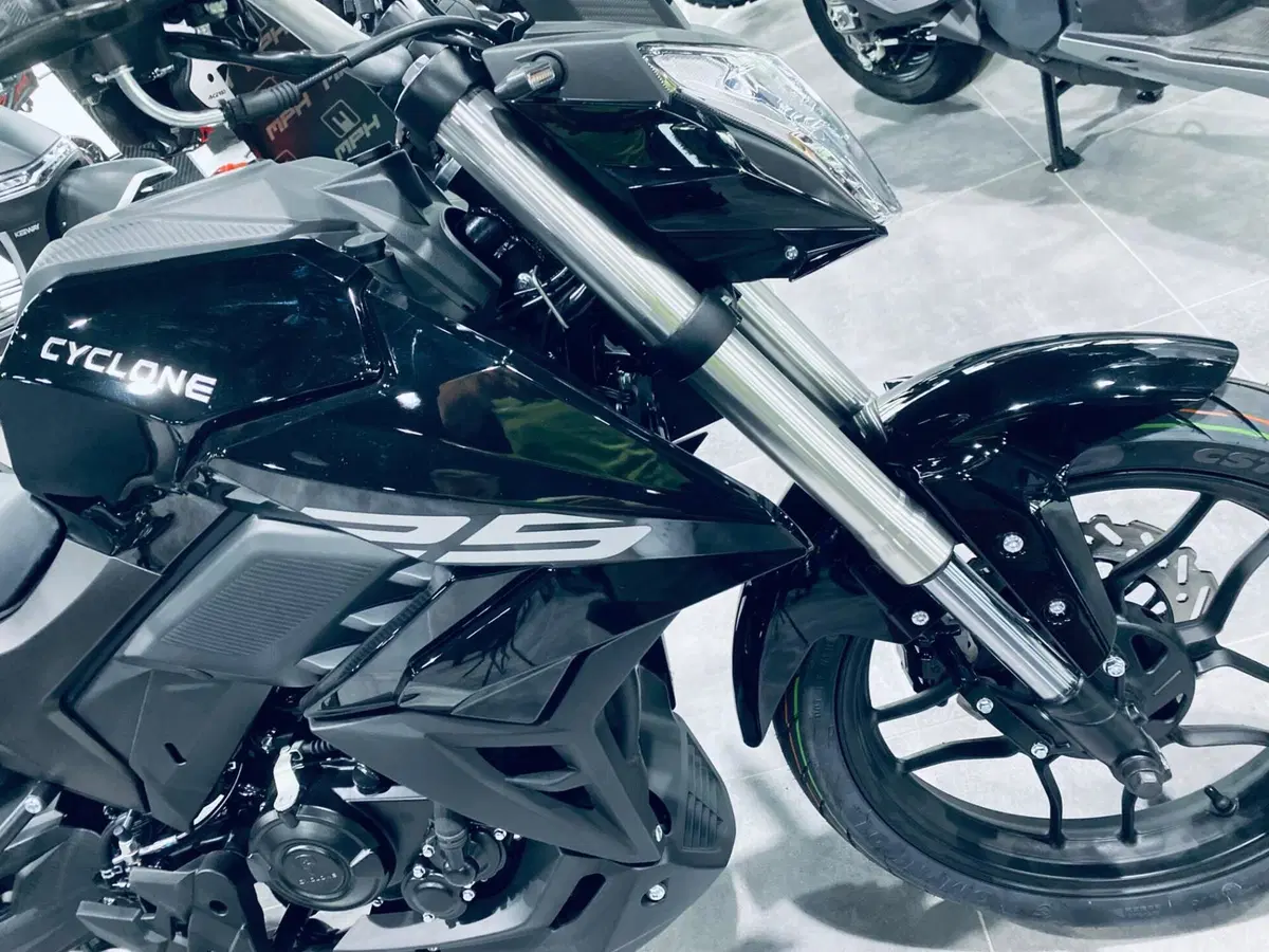 Cyclone Battlo 5S (2025 - 26) (3)