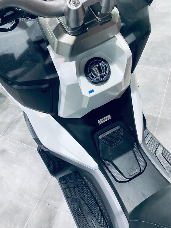 Sym ADX 300 (2024 - 25) (3)