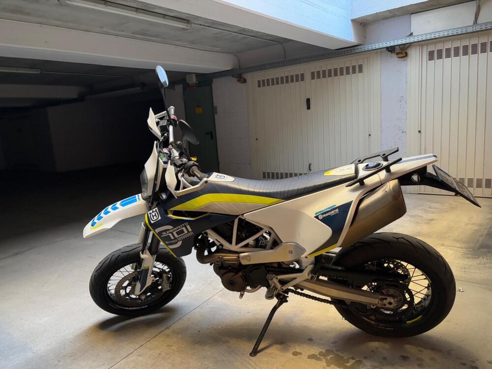 Husqvarna 701 Supermoto (2016) (2)