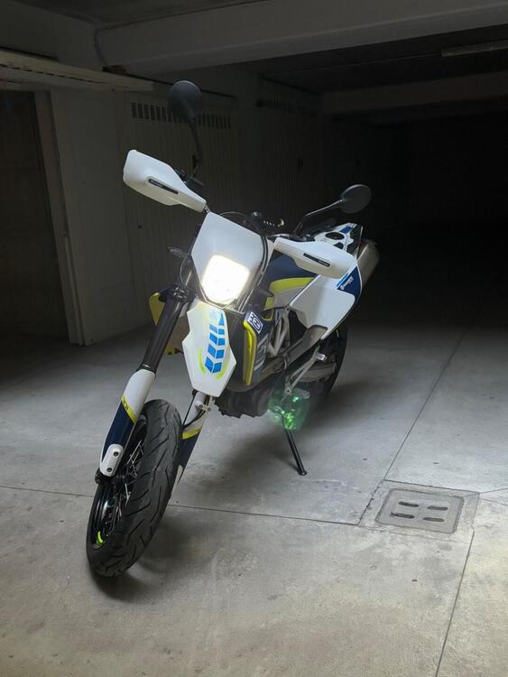Husqvarna 701 Supermoto (2016) (4)