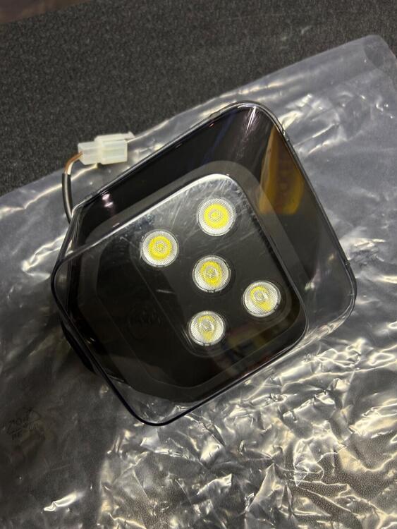 Faro anteriore Led Facrory Husqvarna (2)