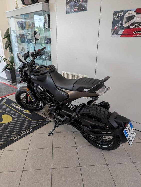 Husqvarna Svartpilen 401 (2021 - 23) (2)