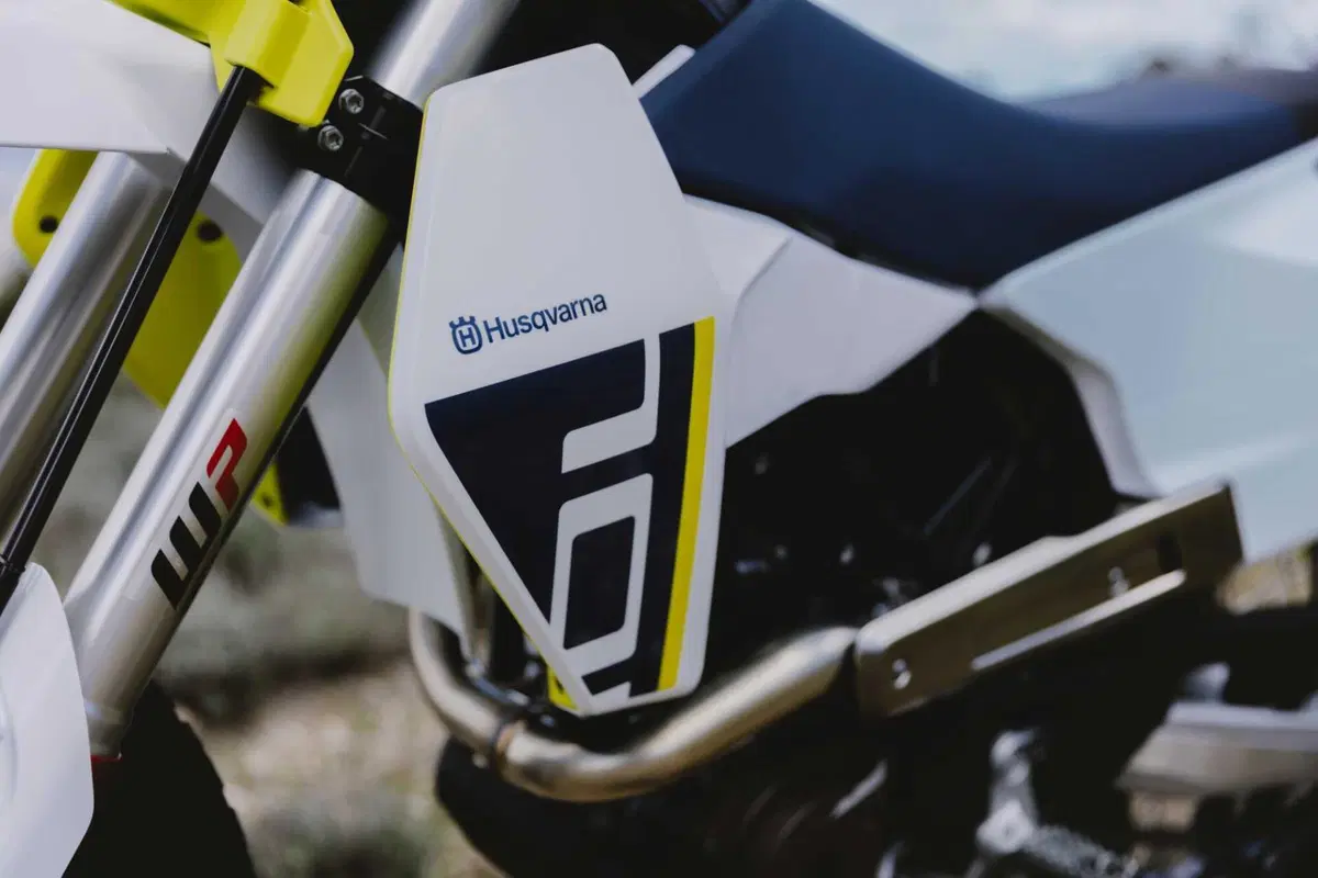 Husqvarna 701 Supermoto e 701 Enduro 2026: più CV, tecnologia e nuovo stile [GALLERY] (9)