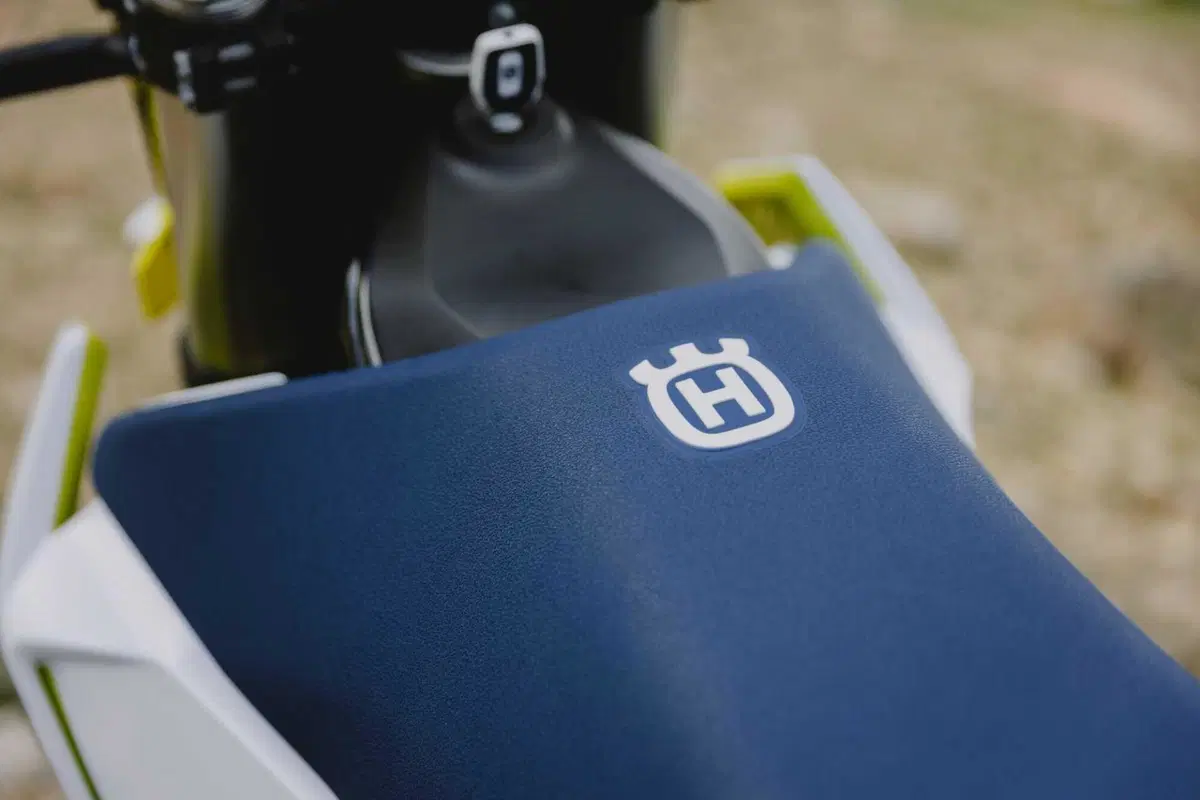 Husqvarna 701 Supermoto e 701 Enduro 2026: più CV, tecnologia e nuovo stile [GALLERY] (10)