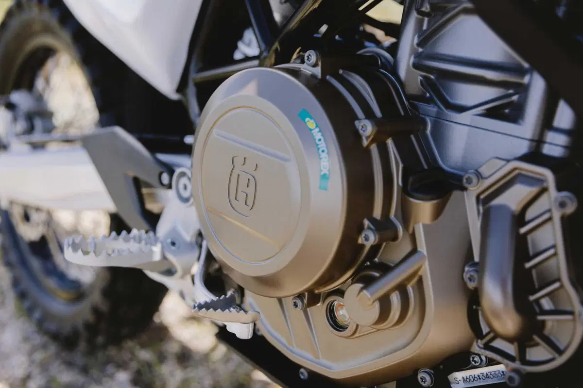 Husqvarna 701 Supermoto e 701 Enduro 2026: più CV, tecnologia e nuovo stile [GALLERY] (5)