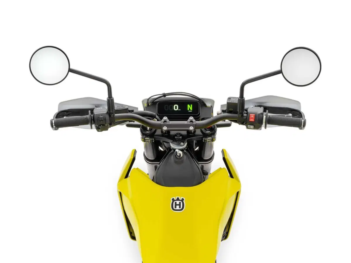 Husqvarna 701 Supermoto e 701 Enduro 2026: più CV, tecnologia e nuovo stile [GALLERY] (15)