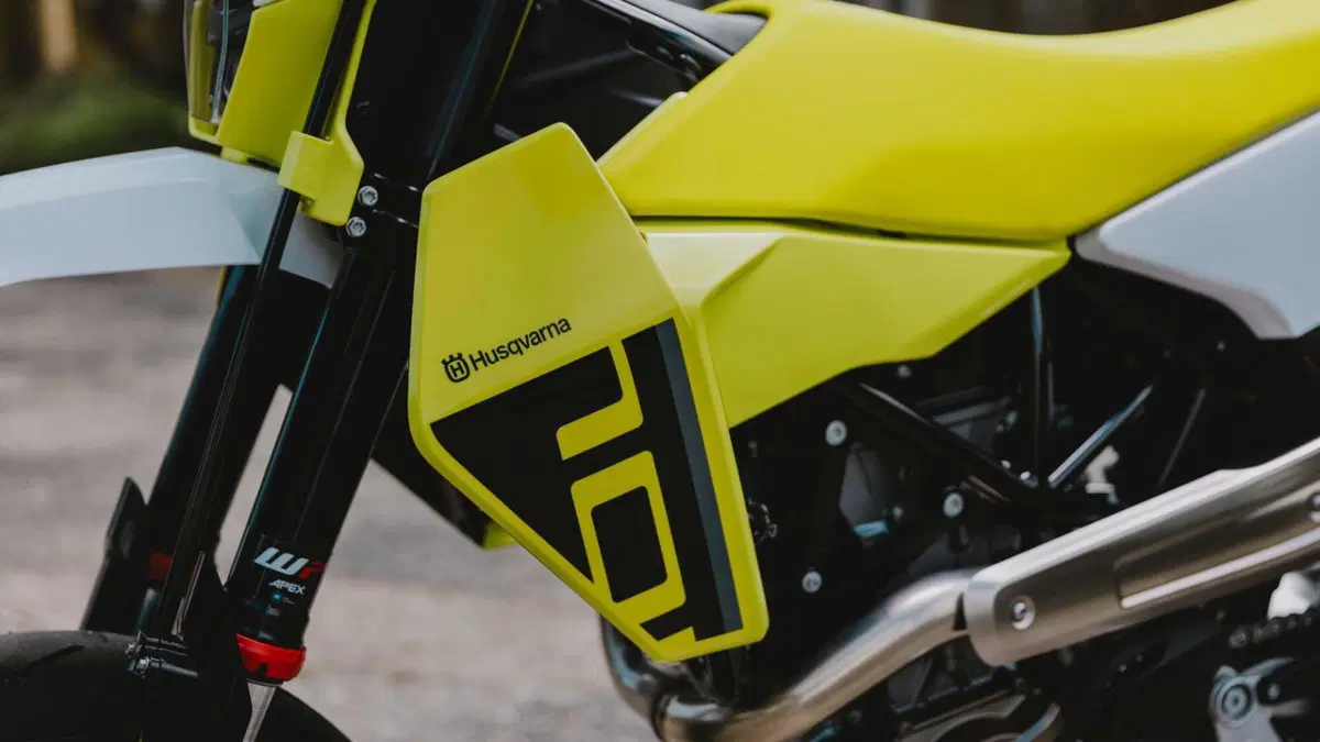 Husqvarna 701 Supermoto e 701 Enduro 2026: più CV, tecnologia e nuovo stile [GALLERY] (17)