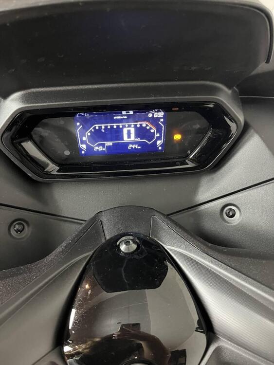 Yamaha X-Max 300 (2025) (4)