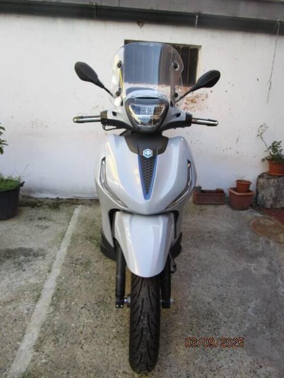 Piaggio Beverly 400 S (2025) (2)