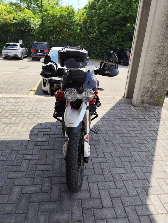 Moto Guzzi V85 TT Evocative Graphics (2019 - 20) (2)