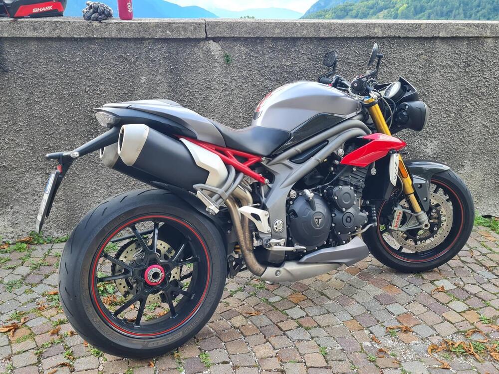 Triumph Speed Triple 1050 R ABS (2016 - 17) (2)