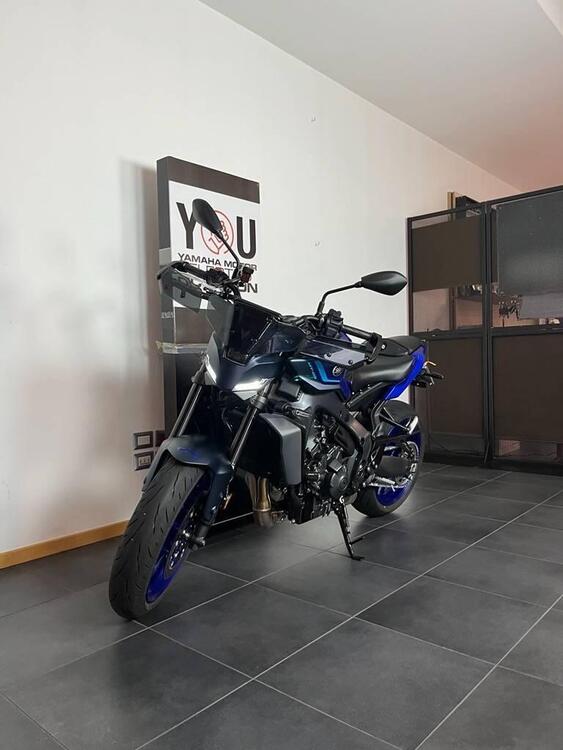 Yamaha MT-09 Y-AMT (2024 - 25) (2)