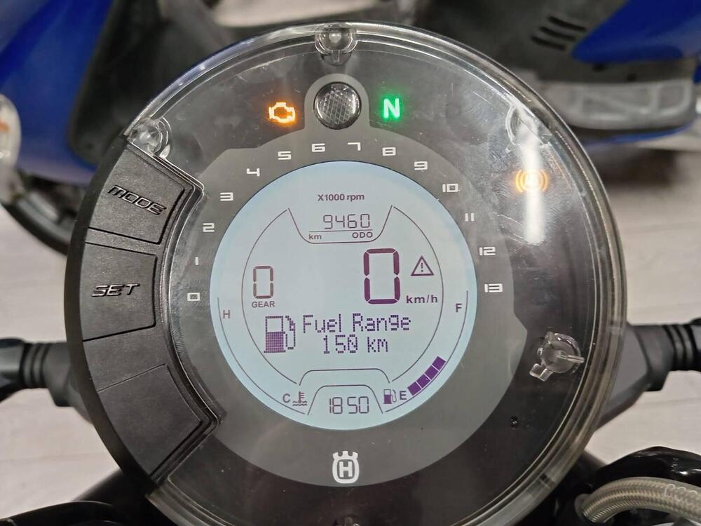 Husqvarna Svartpilen 401 (2018 - 19) (3)