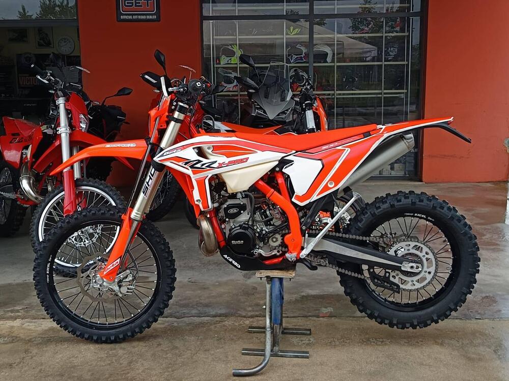Betamotor RR X-PRO 300 2T Enduro (2025) (2)