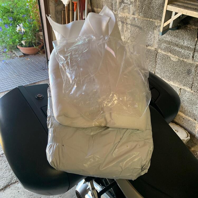 Vendo cupolino nuovo per BMW R1200R Amazon (4)