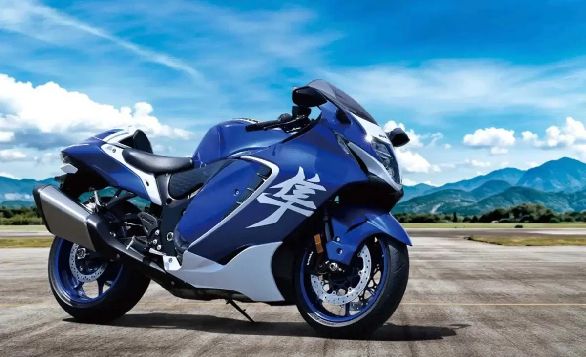 Suzuki Hayabusa 2026, torna la leggenda con l’edizione speciale Pearl Vigor Blue (5)