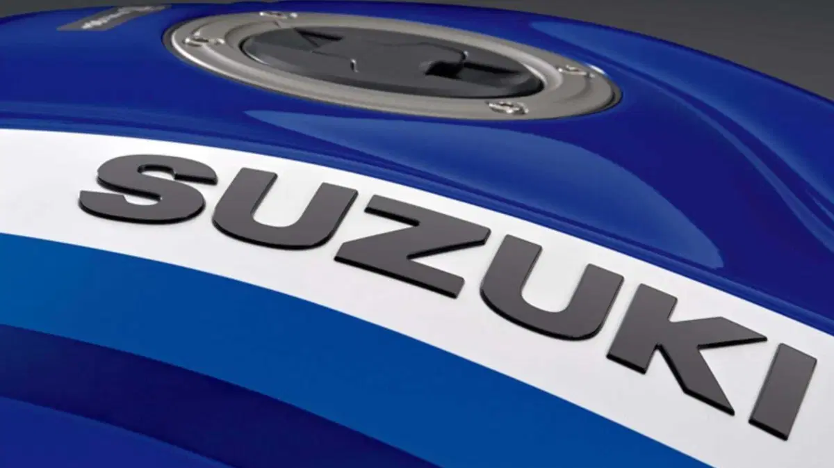 Suzuki Hayabusa 2026, torna la leggenda con l’edizione speciale Pearl Vigor Blue (4)