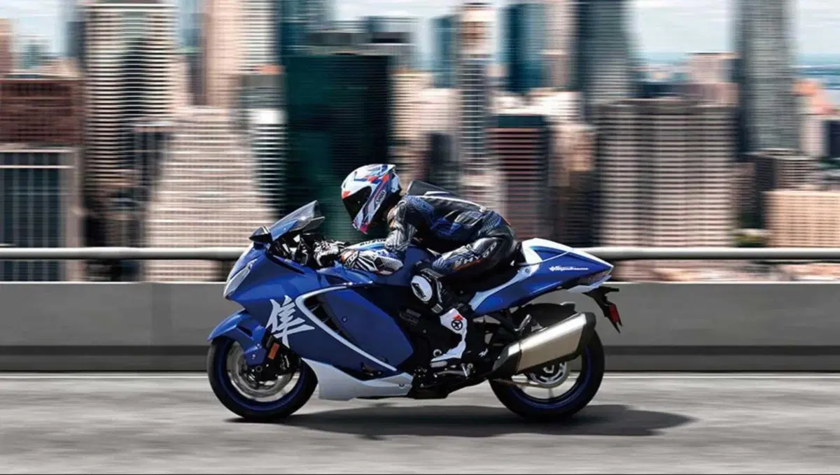 Suzuki Hayabusa 2026, torna la leggenda con l’edizione speciale Pearl Vigor Blue (6)