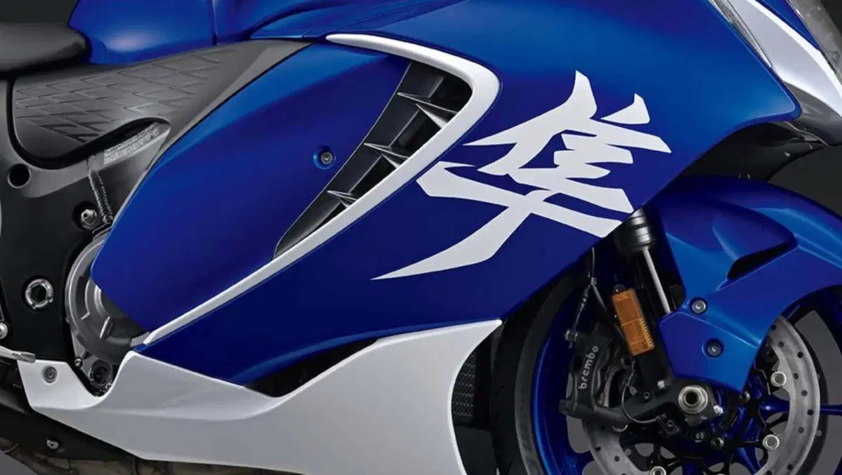 Suzuki Hayabusa 2026, torna la leggenda con l’edizione speciale Pearl Vigor Blue