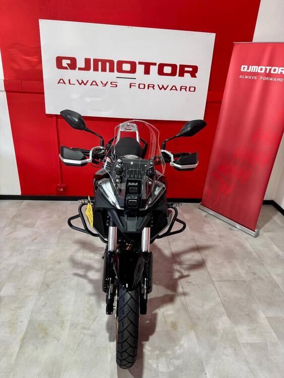 QJ Motor SRT 700 SX (2025) (2)