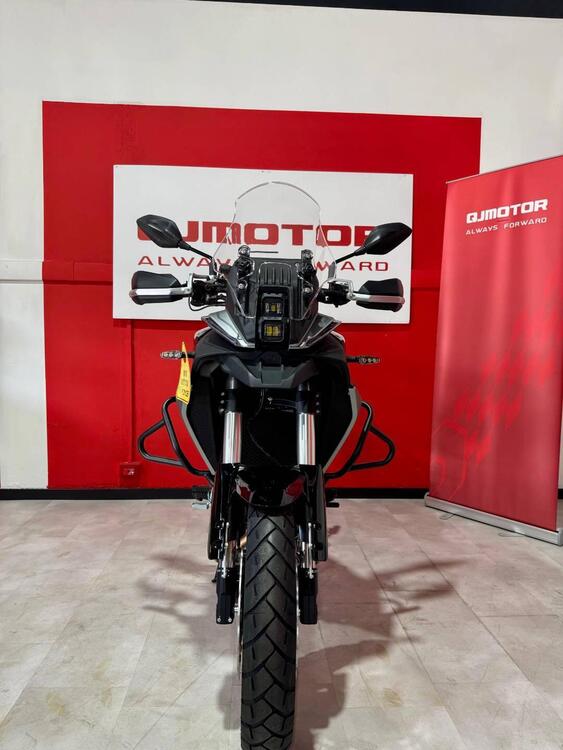 QJ Motor SRT 700 SX (2025) (3)