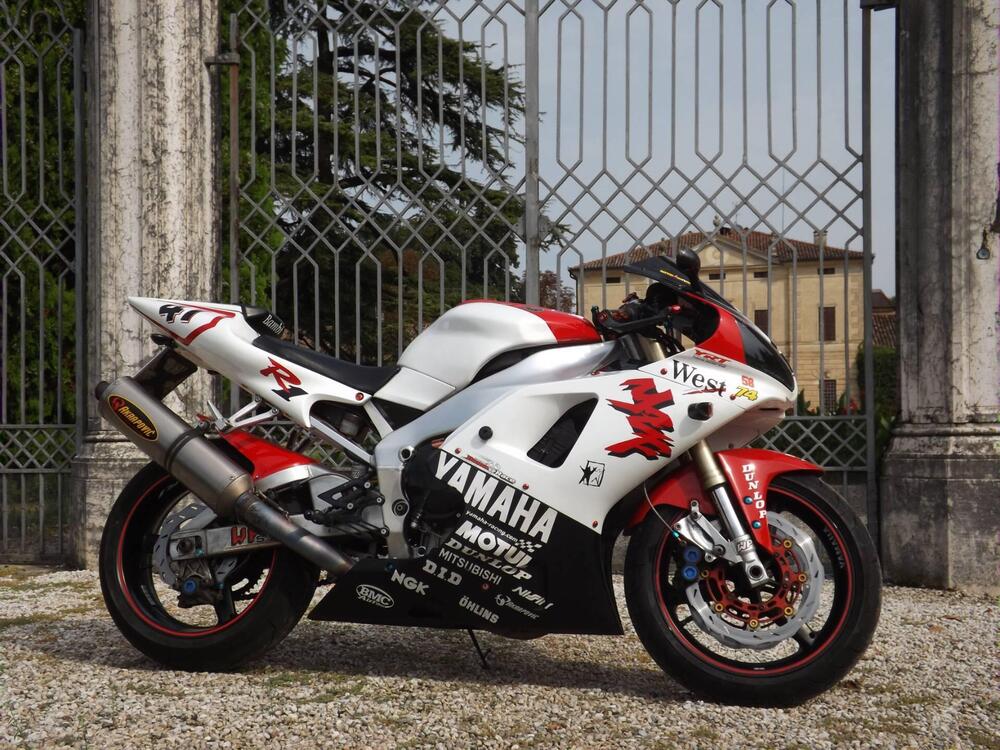 Yamaha R1 sella rossa 4XV1-70 anno 1998 replica Haga con dettagli personalizzati ma disponibili anche pezzi originali  (3)