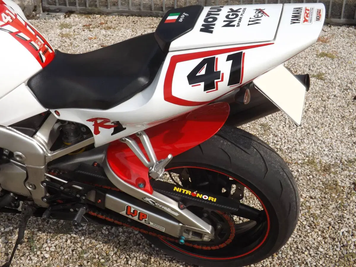 Yamaha R1 sella rossa 4XV1-70 anno 1998 replica Haga con dettagli personalizzati ma disponibili anche pezzi originali  (11)