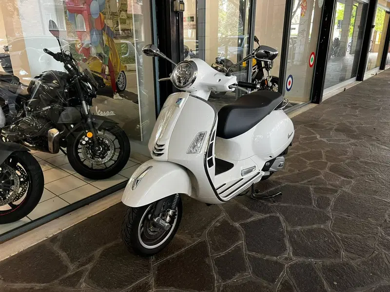 Vespa GTS 125 Super (2025 - 26) (2)