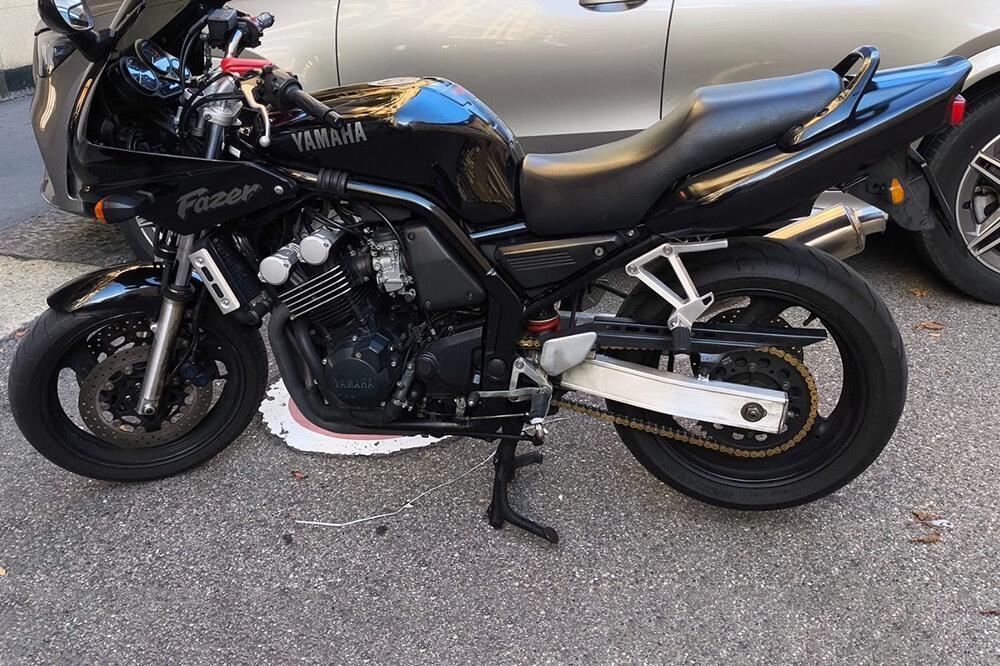 Yamaha FZS 600 Fazer (1998 - 01) (4)