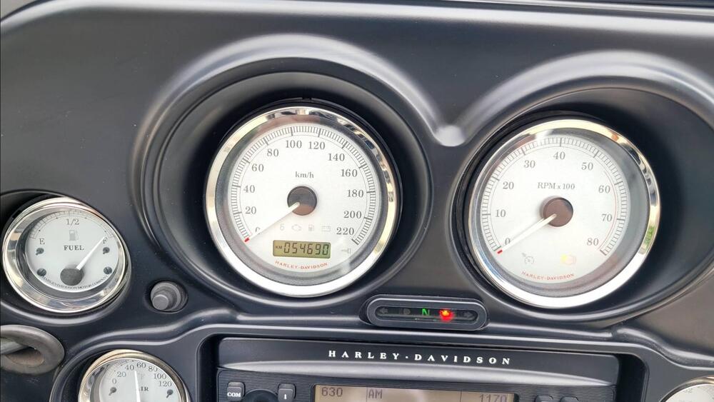 Harley-Davidson 1690 Street Glide (2011 - 13) - FLHX (4)