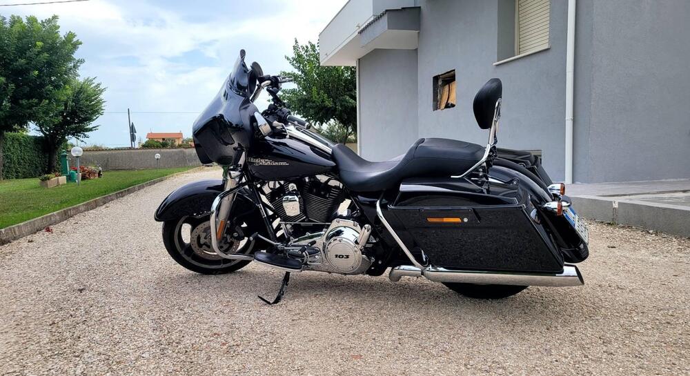 Harley-Davidson 1690 Street Glide (2011 - 13) - FLHX (3)